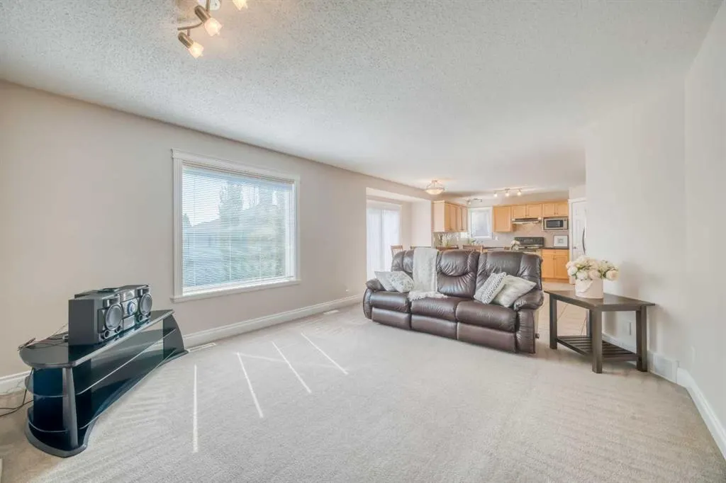 141 Royal Abbey Court NW