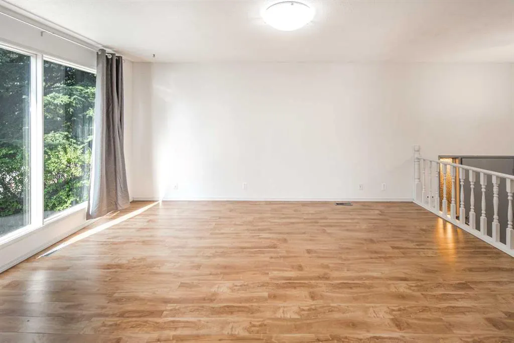 83 Edgeford Way NW