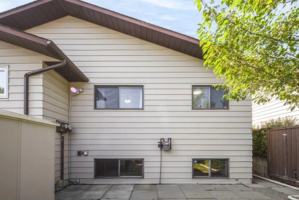 83 Edgeford Way NW