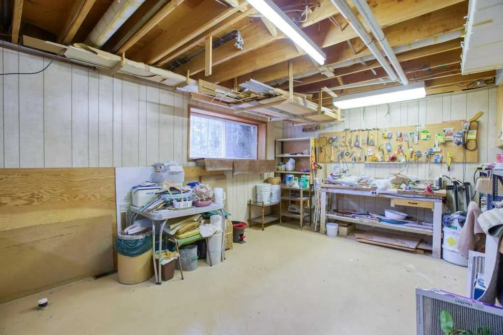 307 Silverthorn Way NW