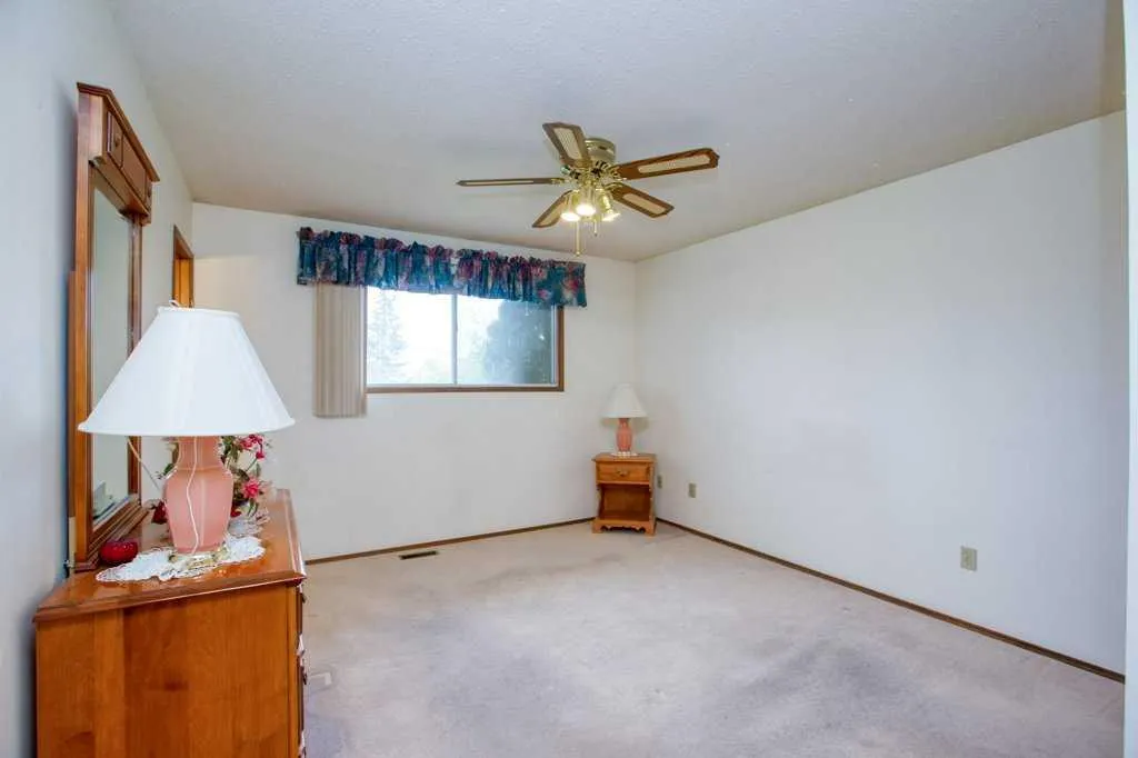 307 Silverthorn Way NW
