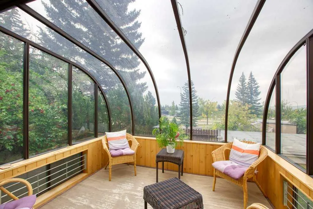 307 Silverthorn Way NW