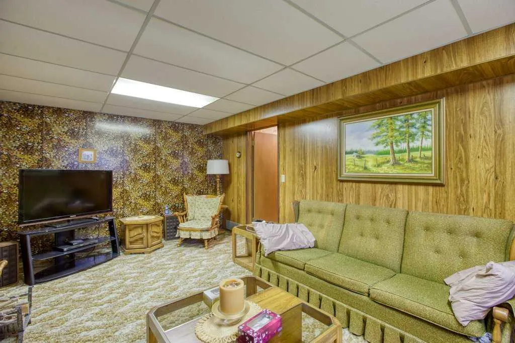 307 Silverthorn Way NW