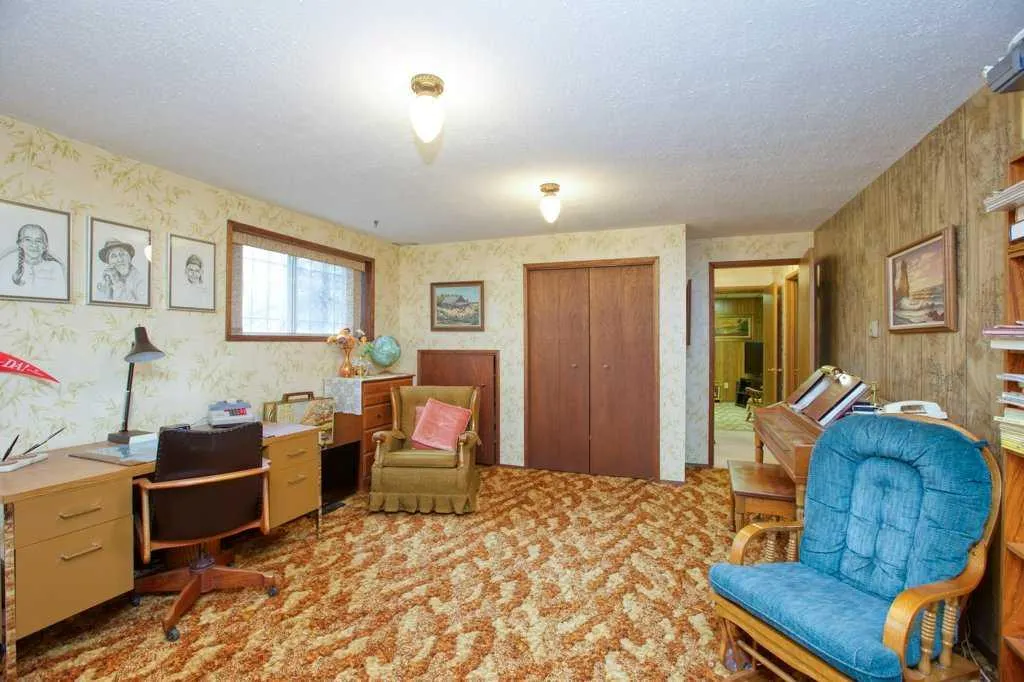 307 Silverthorn Way NW