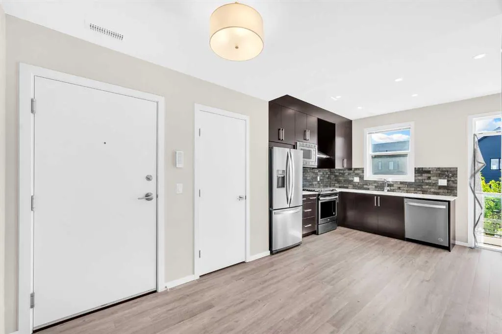 525 Redstone Walk NE, #203