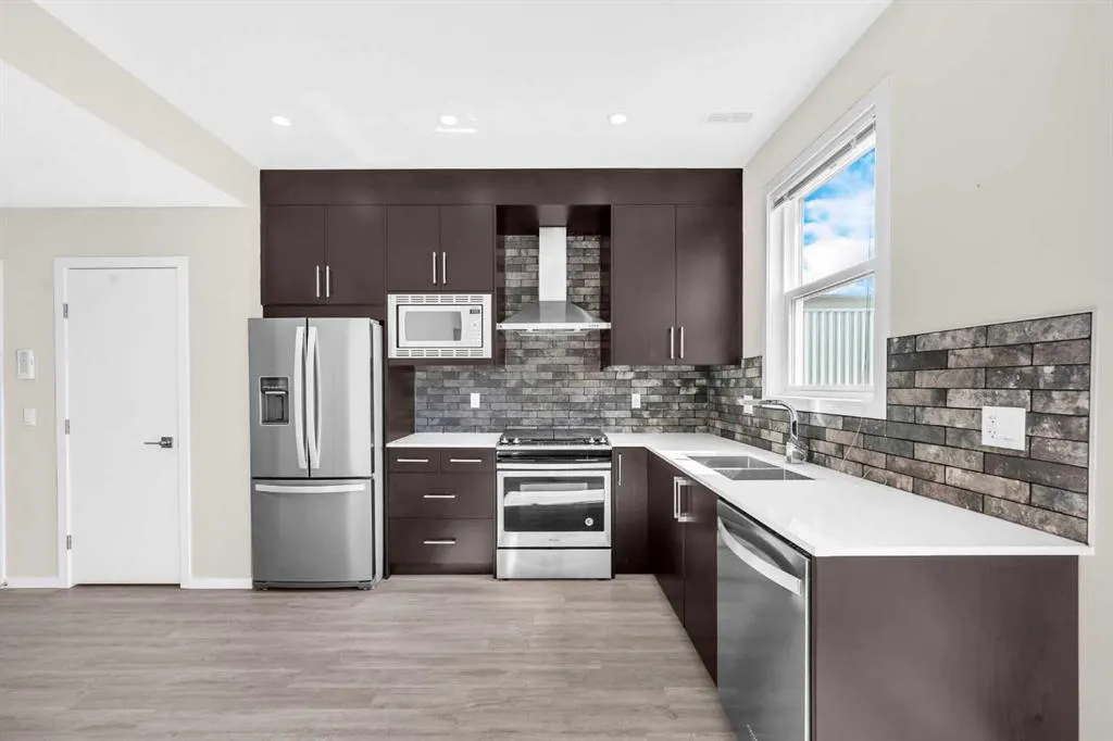 525 Redstone Walk NE, #203