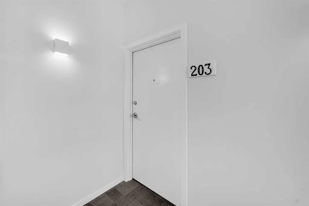 525 Redstone Walk NE, #203
