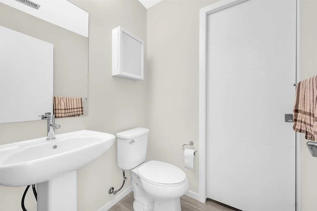 525 Redstone Walk NE, #203
