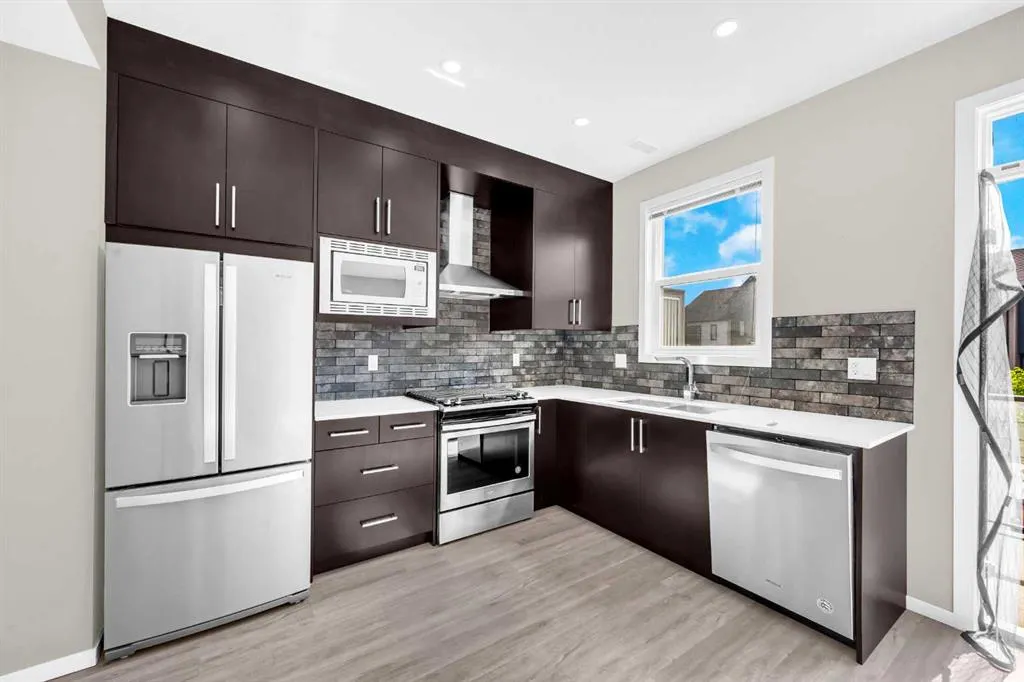 525 Redstone Walk NE, #203