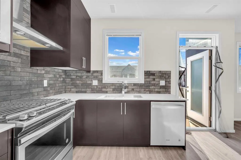 525 Redstone Walk NE, #203