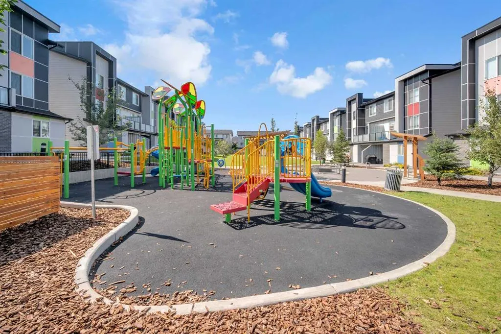 525 Redstone Walk NE, #203