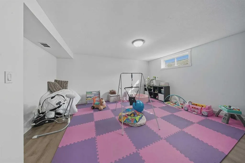 39 Denison Crescent