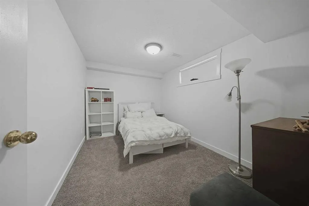 39 Denison Crescent