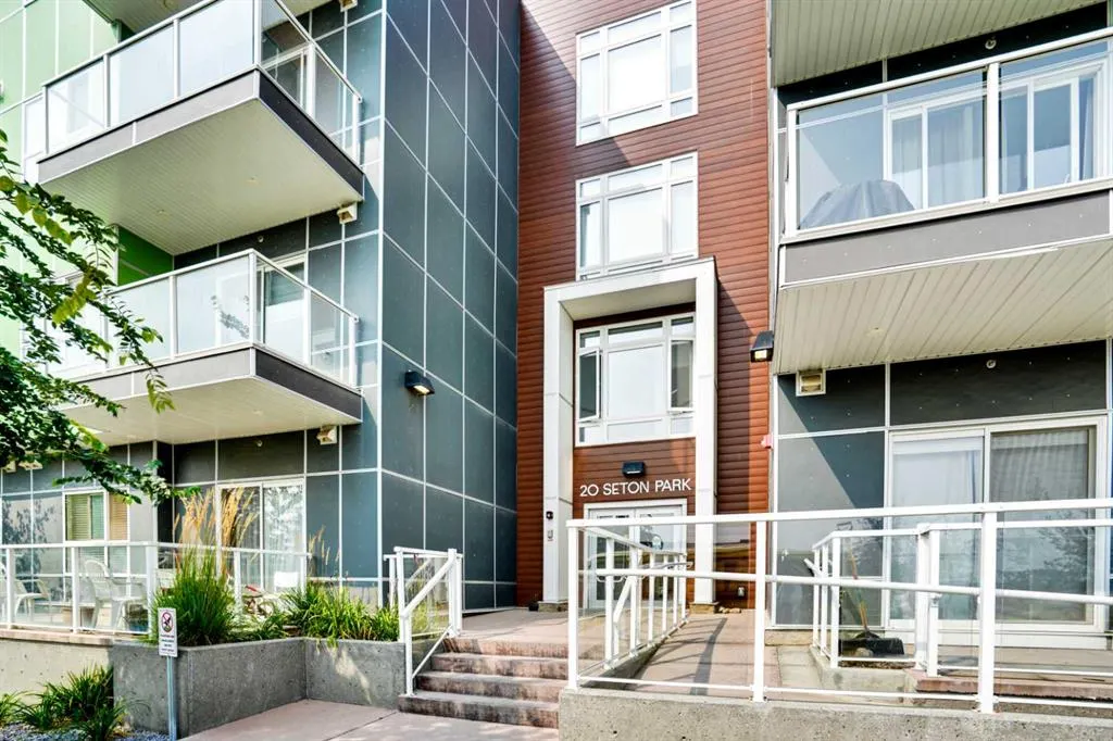 20 Seton Park SE, #203