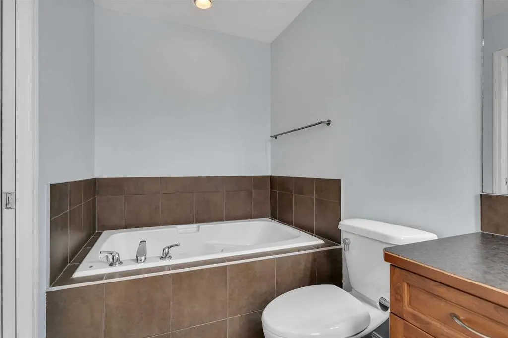 20 Copperpond Grove SE