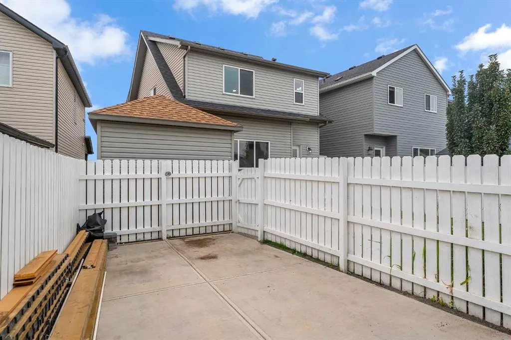 20 Copperpond Grove SE