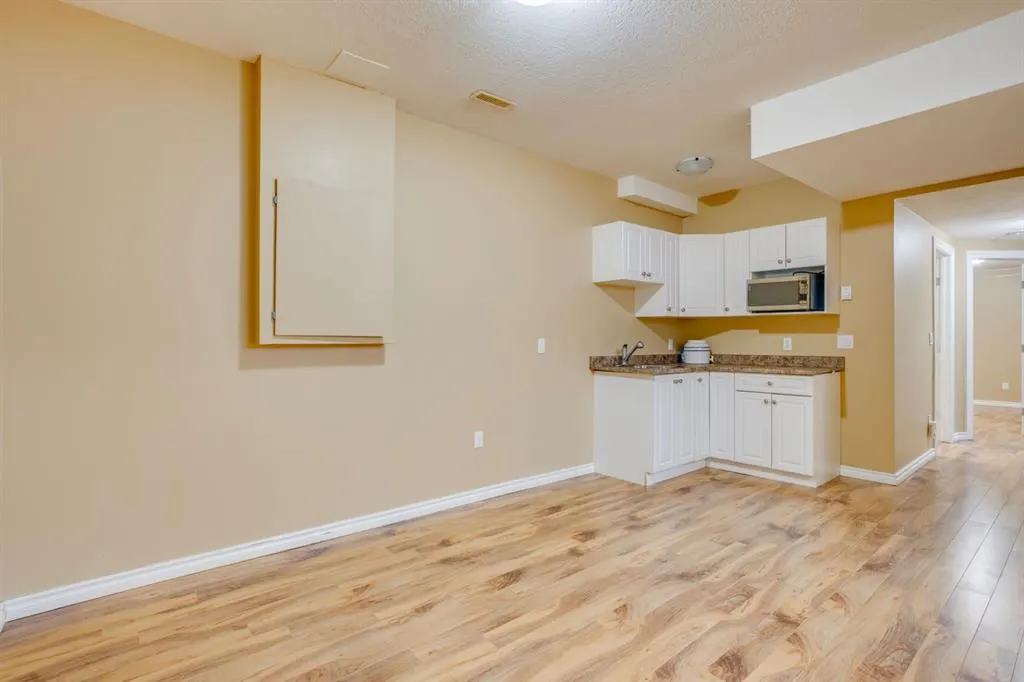 123 Cottonwood Creek Way