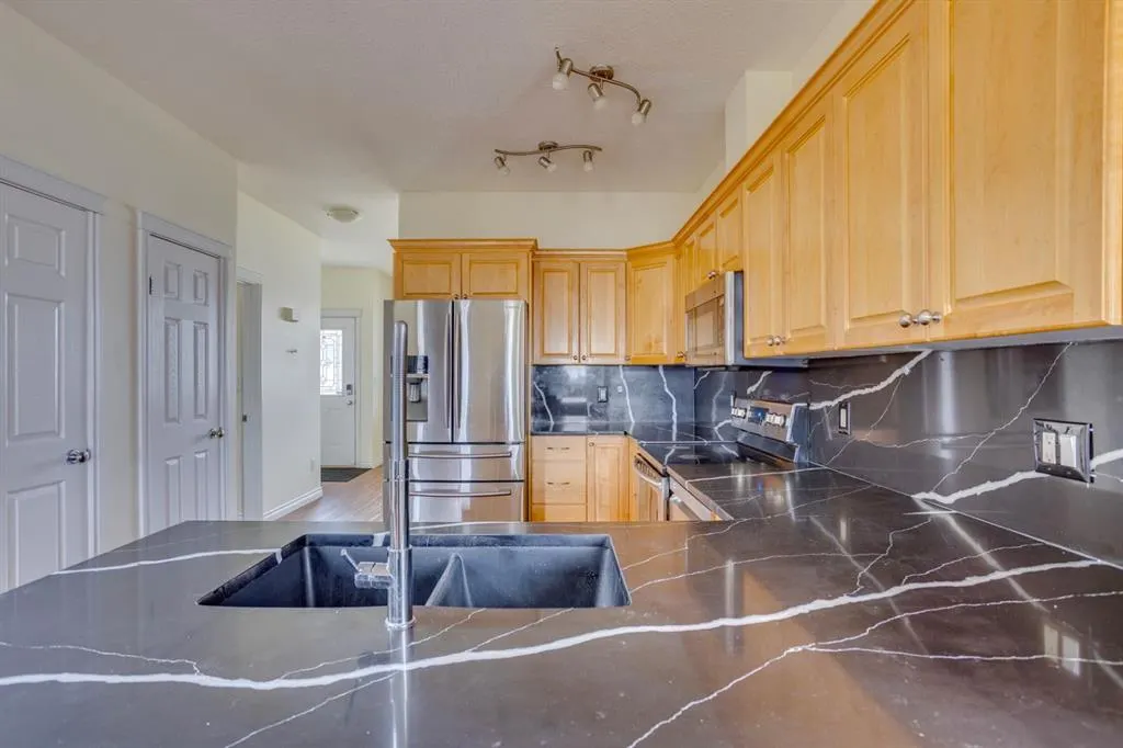 123 Cottonwood Creek Way