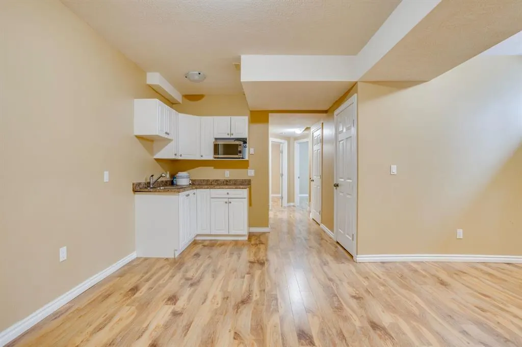 123 Cottonwood Creek Way