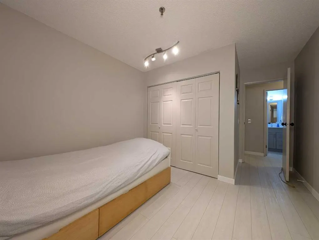 525 56 Avenue SW, #114