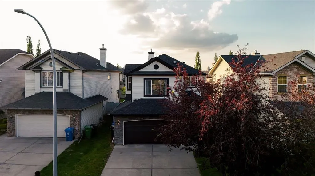 151 Kincora Drive NW