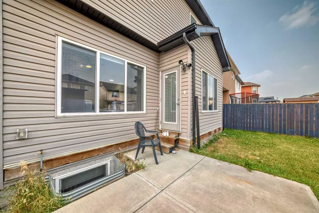 9 Saddlecrest Crescent NE