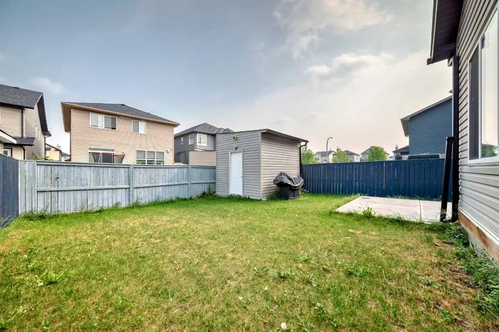 9 Saddlecrest Crescent NE