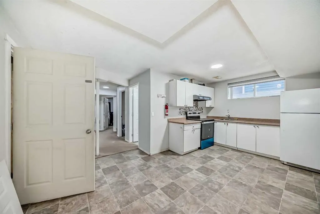 9 Saddlecrest Crescent NE