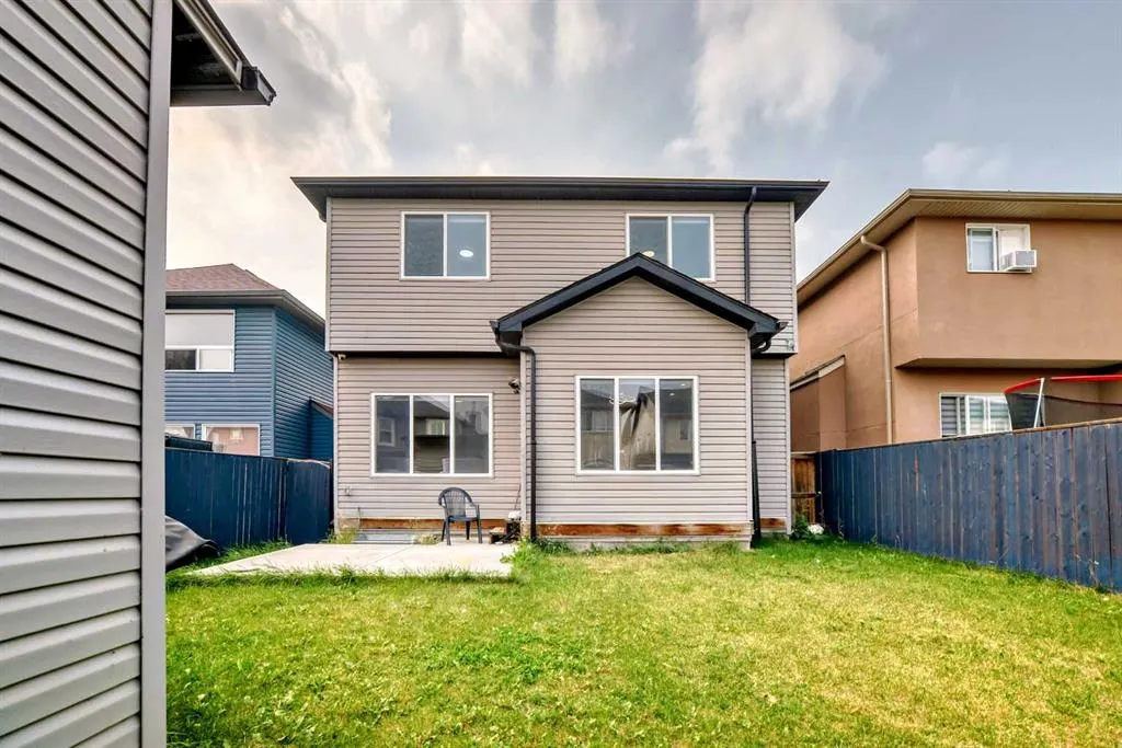 9 Saddlecrest Crescent NE