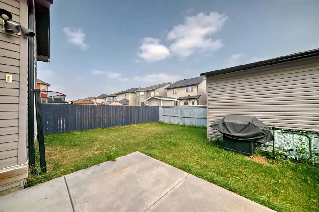 9 Saddlecrest Crescent NE