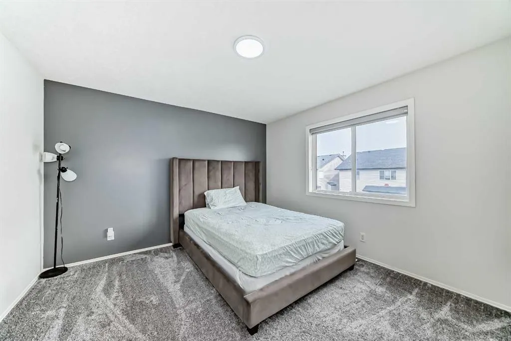 9 Saddlecrest Crescent NE