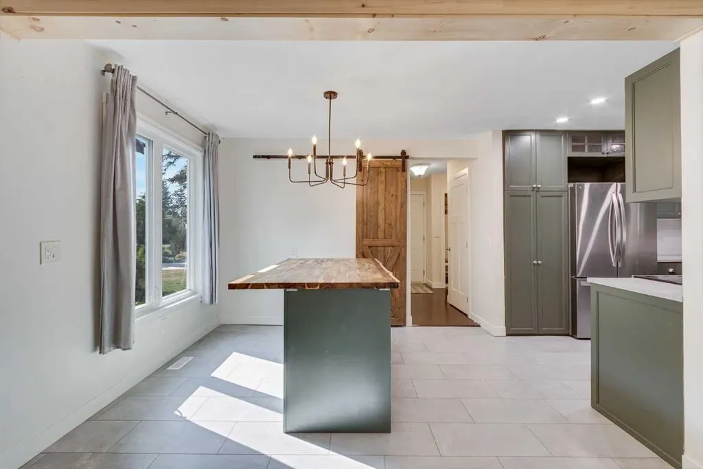 12 Deerbrook Bay SE