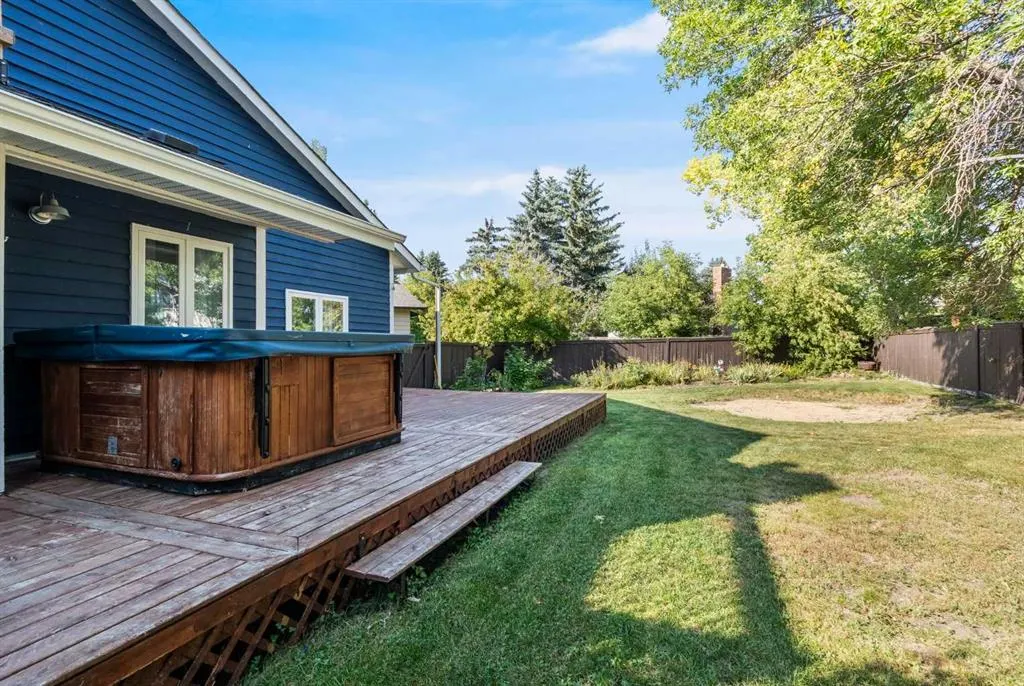 12 Deerbrook Bay SE