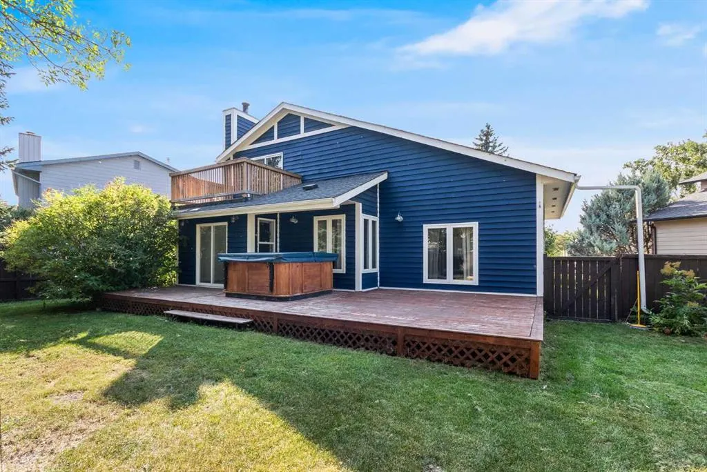 12 Deerbrook Bay SE