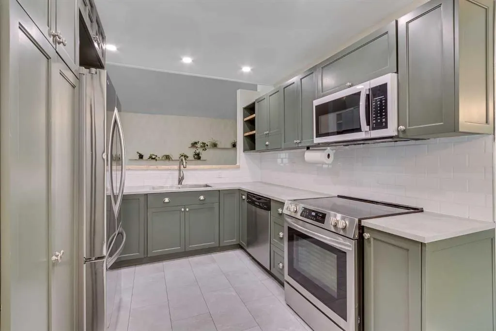 12 Deerbrook Bay SE