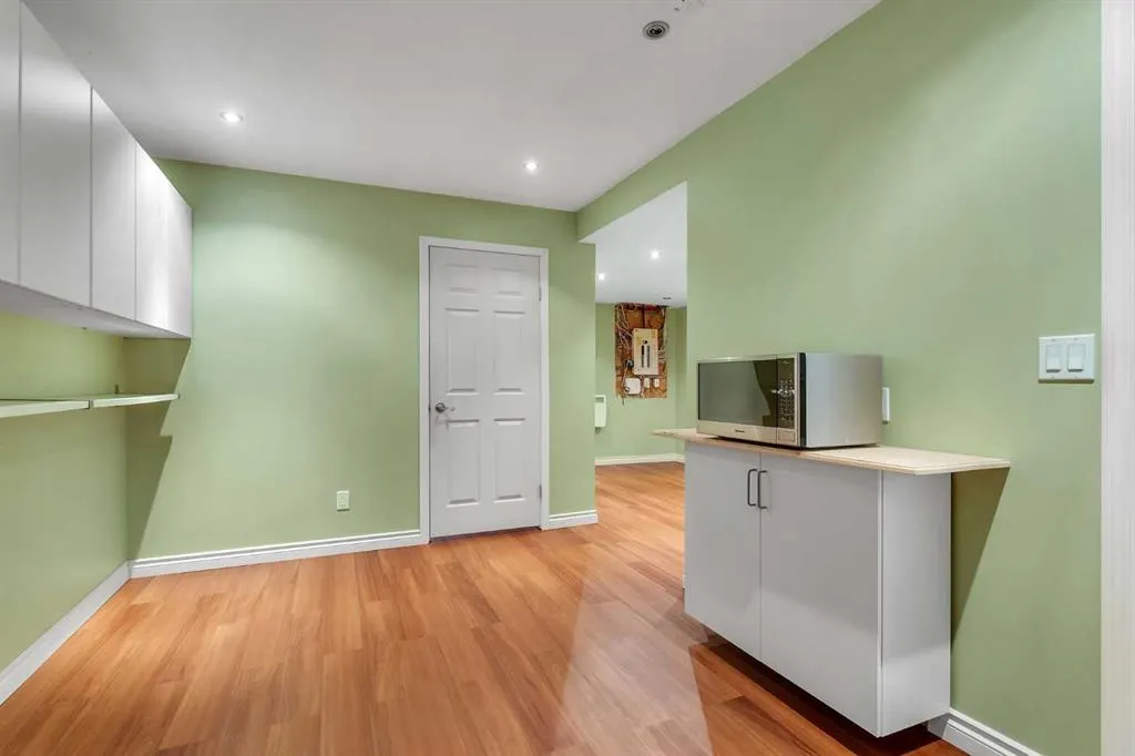42 Martha's Haven Manor NE