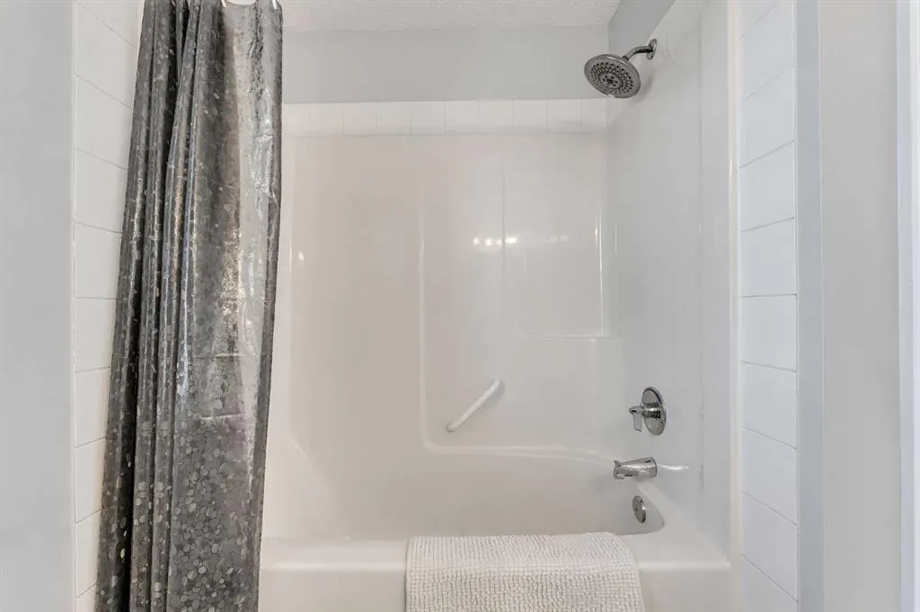 42 Martha's Haven Manor NE