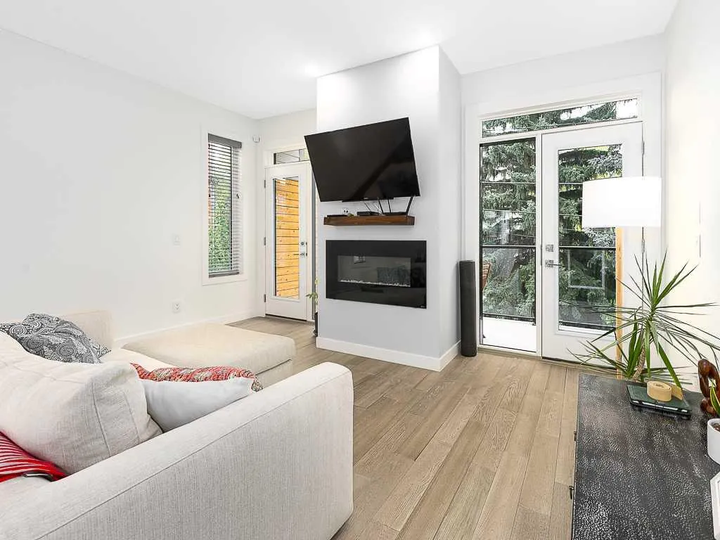1616 24 Avenue NW, #206