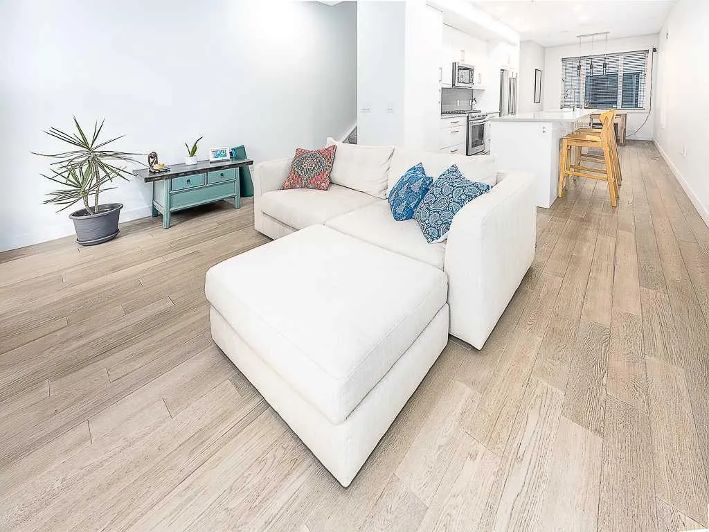 1616 24 Avenue NW, #206