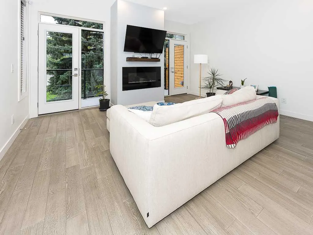1616 24 Avenue NW, #206