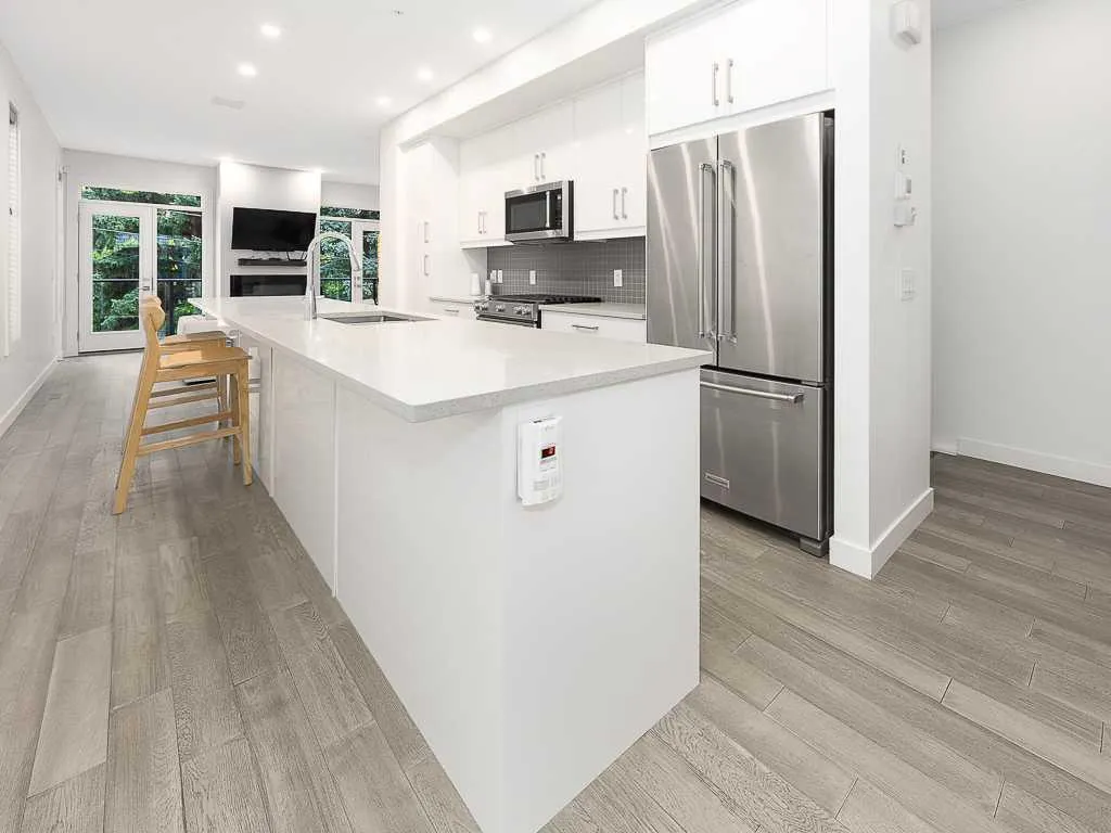 1616 24 Avenue NW, #206