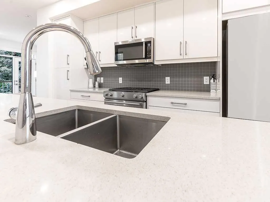 1616 24 Avenue NW, #206