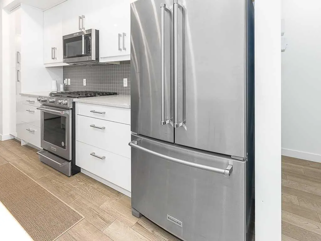 1616 24 Avenue NW, #206