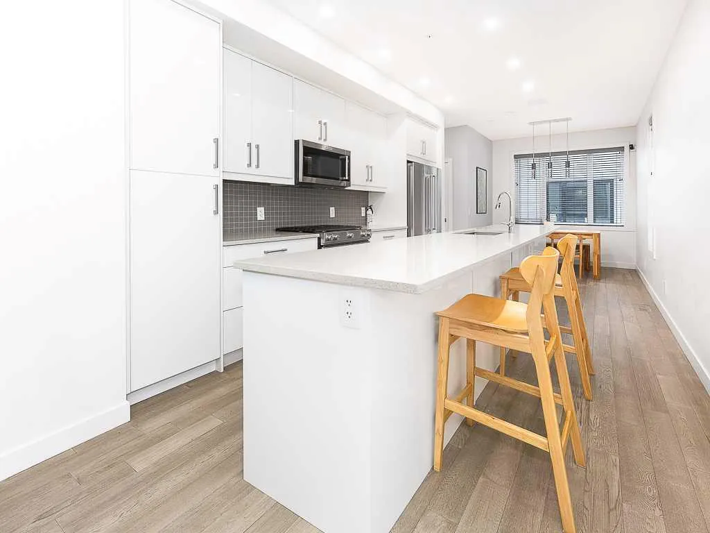 1616 24 Avenue NW, #206