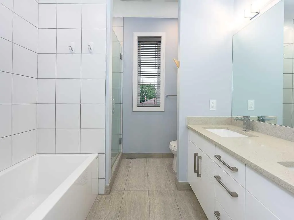 1616 24 Avenue NW, #206