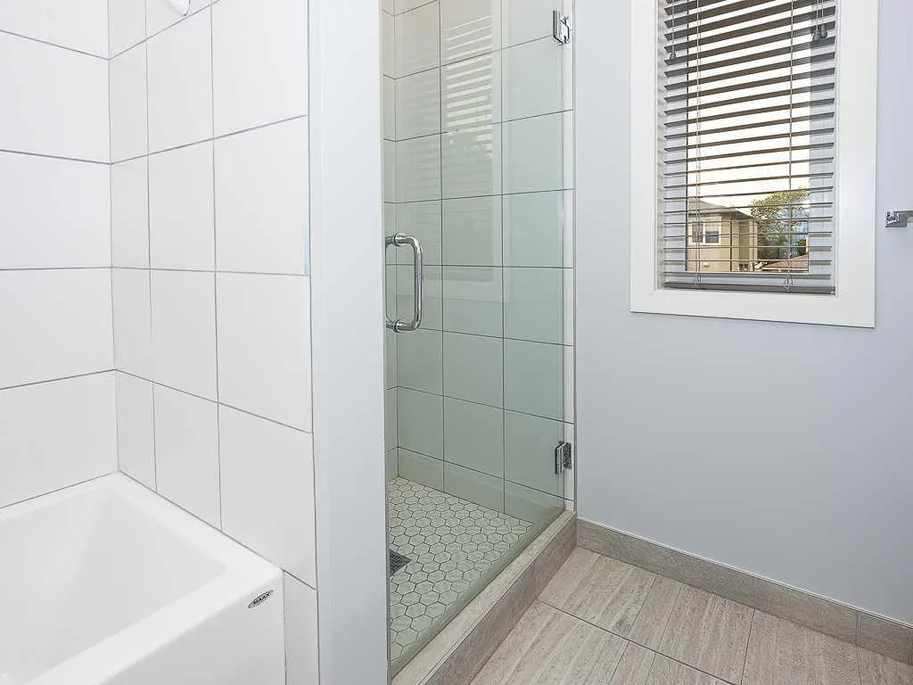 1616 24 Avenue NW, #206