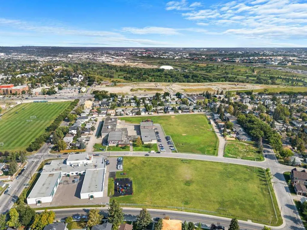 248 Regal Park NE