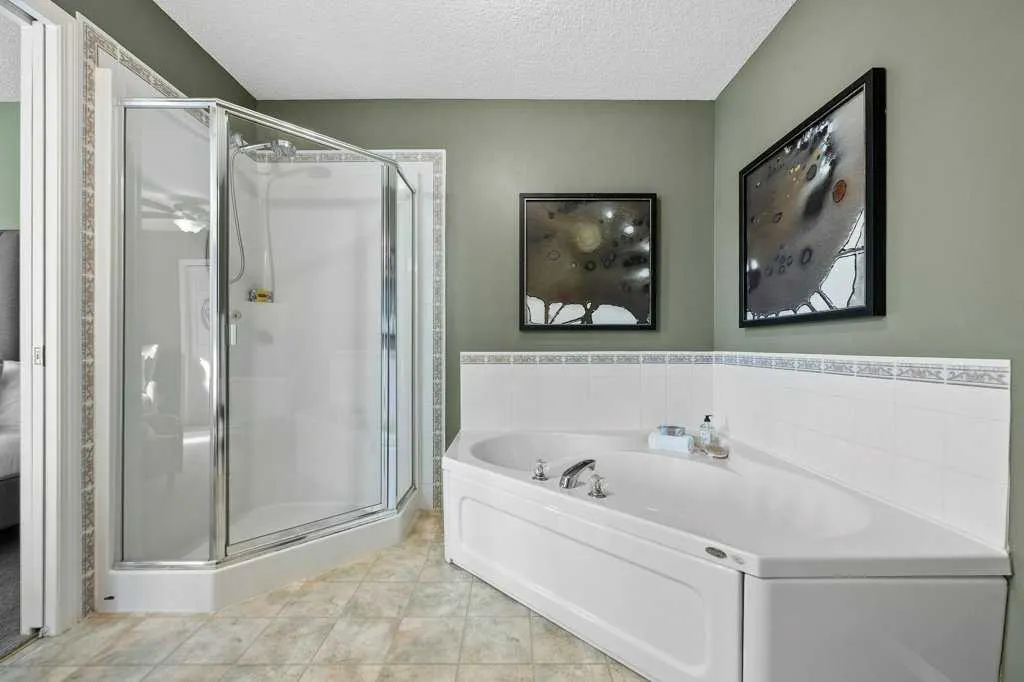 248 Regal Park NE