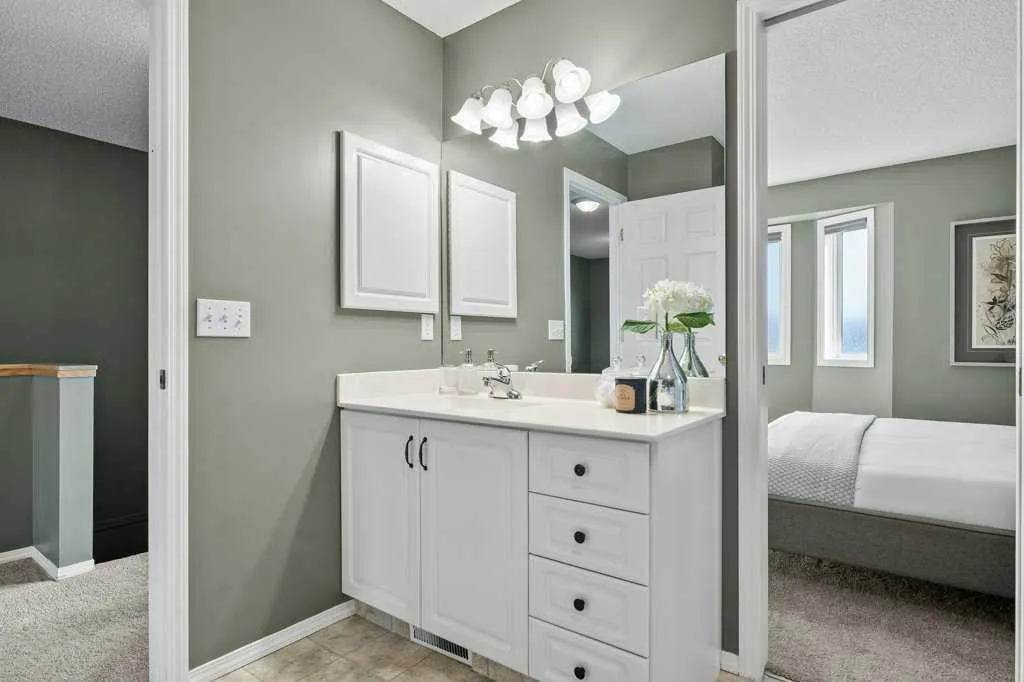 248 Regal Park NE