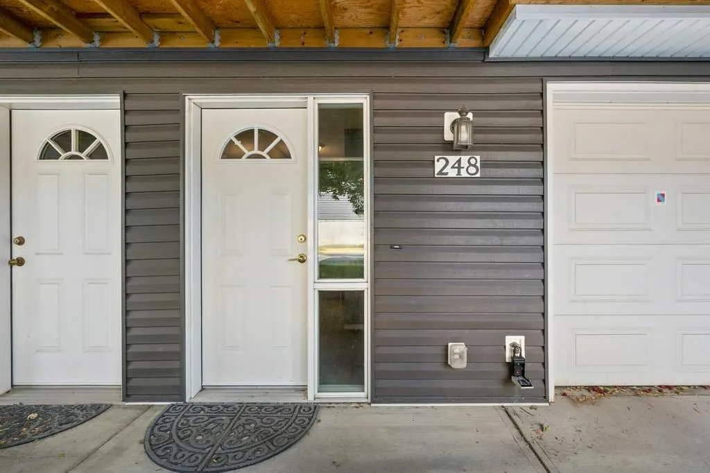 248 Regal Park NE